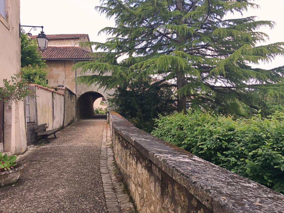 Grange Bleuet Bed & Breakfast Aubeterre-sur-Dronne Exterior photo